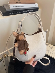 Damen Mode Litschimuster Eimertasche Casual PU Leder Handtasche Mit Bär-Anhänger Schulter Umhängetasche Täglich Tote Bag