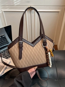 Sac Seau Plissé Vintage pour Femme en Cuir PU Sac à Bandoulière Avec Pendentif en Perles de Bois Grande Capacité Sac à Main Commuteur Urbain