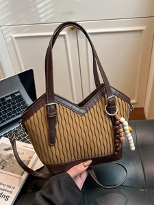 Sac seau rétro avec plis accordéon, double poignée et pompon en perles ethniques