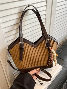 Sac seau plissé marron rétro avec deux poignées et décoration de gland en perles vintage