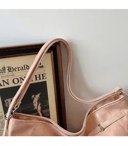 Detail of pink faux leather tote bag showing comfortable strap and silver metal rings