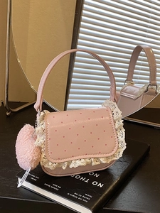 Mini sac bandoulière rose à pois avec bordure en dentelle et breloque cœur en peluche