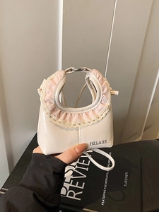 Mini sac bandoulière beige avec poignée à volants à carreaux roses et bordure dentelle