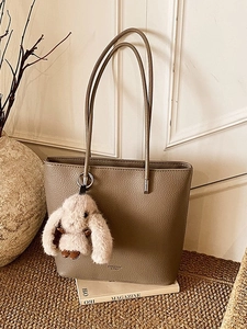 Women Fashion Lychee Pattern PU Leather Tote Bag Large Capacity Shoulder Bag With Plush Rabbit Charm Commuter Casual Handbag