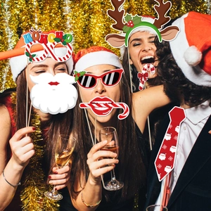 Accessoires de fête de Noël avec chapeaux de Père Noël et lunettes décoratives