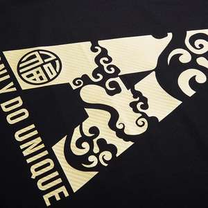 Loose black T-shirt with premium gold Fu character and cloud pattern printing
