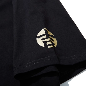 T-shirt noir ample en coton pour hommes avec imprimé chinois doré sur le bord de manche