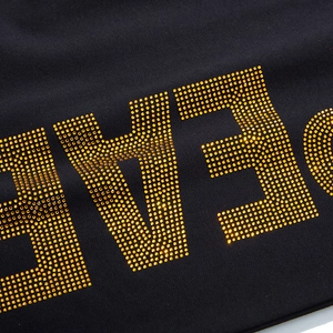 Herren Übergröße Jogginghose in Schwarz mit goldenen Strass-Schriftzügen und Gummizug