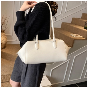Detail of white lychee pattern leather tote bag with elegant double shoulder straps