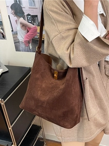 Retro brown suede bucket bag with gold metal clasp and adjustable shoulder strap