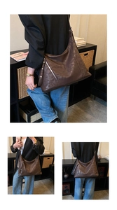 Détail du sac hobo marron foncé avec fermeture éclair latérale en métal et texture cuir