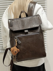 Sac à dos rétro en cuir marron foncé pour femme avec charme ours et grande capacité