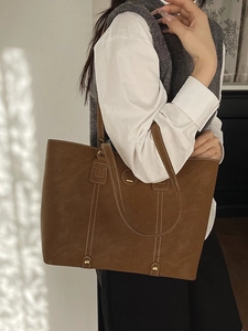 Klassische braune große Leder-Tote-Bag mit weißen Kontrastnähten für Damenmode