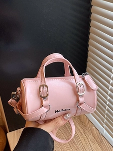 Mini bolso cilíndrico rosa de cuero sintético con correas y correa larga para el hombro