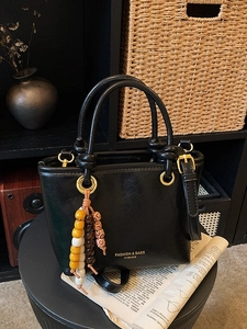 Women Vintage PU Leather Crossbody Bag Fashion Tote Handbag With Bead Charm Simple Urban Shoulder Bag For Daily Commuting