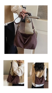 Detailansicht der dunkelbraunen Hobo-Tasche aus Mattleder mit verstellbarem Riemen und Textur