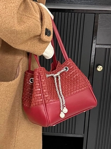 Fashion Women Woven PU Leather Bucket Bag With Artificial Pearl Drawstring Metal Chain Shoulder Crossbody Handbag For Daily Commute