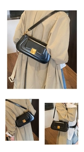 Detail einer minimalistischen schwarzen Ledertasche mit quadratischer goldener Schnalle