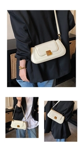Details einer cremeweißen Baguette-Tasche mit goldener Schnalle und Trageriemen