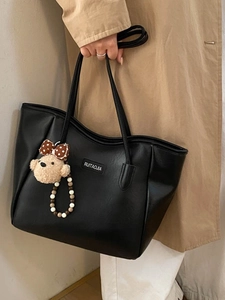 Grand sac cabas noir avec pendentif ours pour femme, style élégant et décontracté