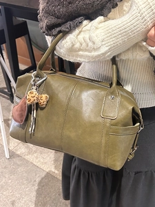 Women Vintage PU Leather Boston Handbag Large Capacity Commuter Shoulder Crossbody Bag With Heart Charm Pendant Decor