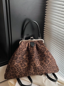 Retro leopard print tote bag with vintage metal clasp and top handle for elegant look