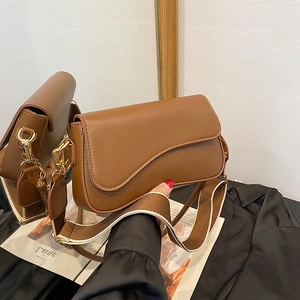 Borsa a Spalla in Pelle Sintetica da Donna Retro Patta Curva Borsa a Tracolla Con Tracolla Larga Hardware Dorato Minimalista
