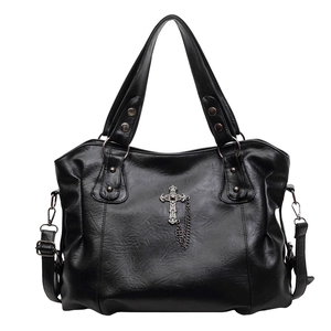 Borsa tote retrò in pelle PU nera con croce gotica argentata e dettaglio catena