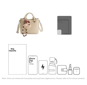 Borsa a secchiello beige in pelle martellata con spazio per telefono e oggetti comuni