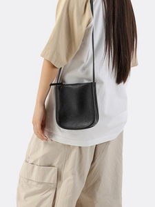 Minimalistische PU Leder Kiesel Umhängetasche Für Damen Urban Casual U-Förmige Handytasche Mit Verstellbarem Schultergurt Schultertasche
