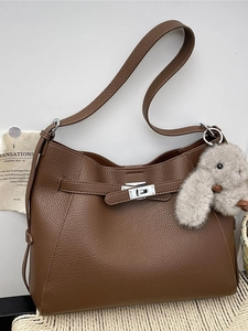 Women Minimalist PU Leather Tote Bag Lychee Grain Bucket Bag With Silver Metal Lock And Shoulder Strap Casual Crossbody Handbag