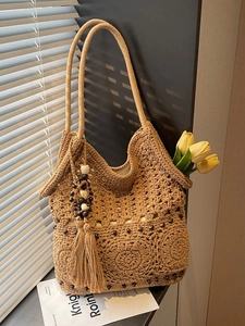 Sac fourre-tout bohème en crochet avec perles de bois et pompons pour la plage