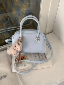 Sac à Main Boston Vintage pour Femmes Sac Bandoulière Minimaliste en Cuir PU Couleur Unie Sac Oreiller à la Mode Avec Breloque