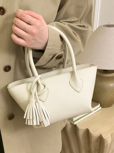 Minimalist Women PU Leather Bucket Bag Fashion Tassel Decoration Handbag Solid Color Elegant Commuter Crossbody Bag Stylish Shoulder Bag