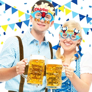 Détail des lunettes de fête de l'Oktoberfest avec chopes de bière et motifs bavarois