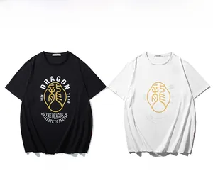 Vue détaillée de face des t-shirts noirs et blancs avec imprimés dorés de l'année du dragon