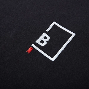 Detail of loose fit men's T-shirt with high-density knit fabric and embroidered B logo