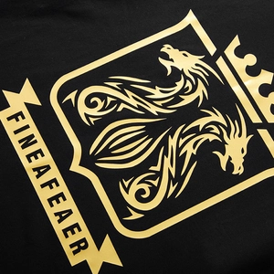 T-shirt uomo taglie forti nera con emblema di corona e drago in oro lucido