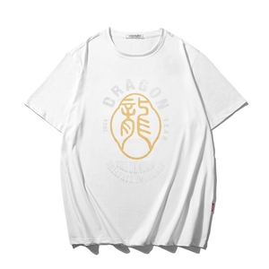 T-shirt blanc oversize avec imprimé graphique moderne du dragon doré pour l'année 2024
