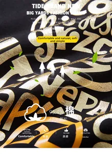 Détail macro du tissu respirant 95,4 % coton avec impression de lettres dorées métallisées