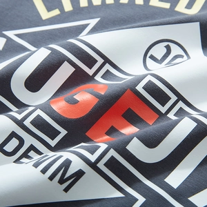 Men's loose long-sleeve T-shirt in dark gray with geometric letter print and knit texture