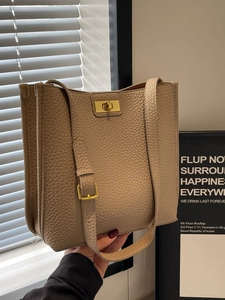 Elegante borsa tote in pelle color albicocca con trama litchi e chiusura a girello