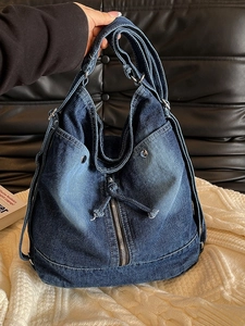 Grand sac cabas vintage en jean délavé avec détails zippés et cordon de serrage pour femme