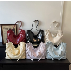 Collection de sacs cabas en cuir verni brillant en six couleurs pour le quotidien