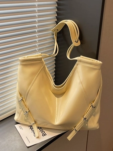 Grand sac cabas chic en cuir jaune crème pour femme avec boucles métalliques latérales