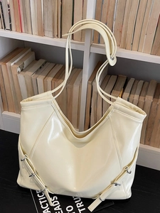 Grand sac cabas jaune crème en similicuir brillant avec boucles argentées de mode