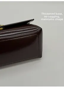 Detail of thickened bag bottom support ensuring shape stability and leather stitching
