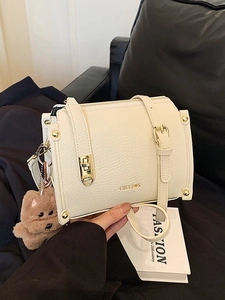 Vintage PU Leather Lychee Pattern Crossbody Bag For Women With Gold Hardware And Plush Bear Charm Small Square Bag