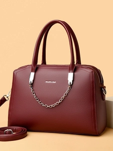 Grand sac cabas bordeaux élégant en cuir grainé avec chaîne argentée et bandoulière