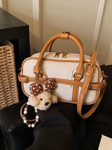 Sac Boston Rétro Femme Épissage Cuir PU Surpiqûres Sac à Main Mode Sac Bandoulière Avec Pendentif Ours en Peluche